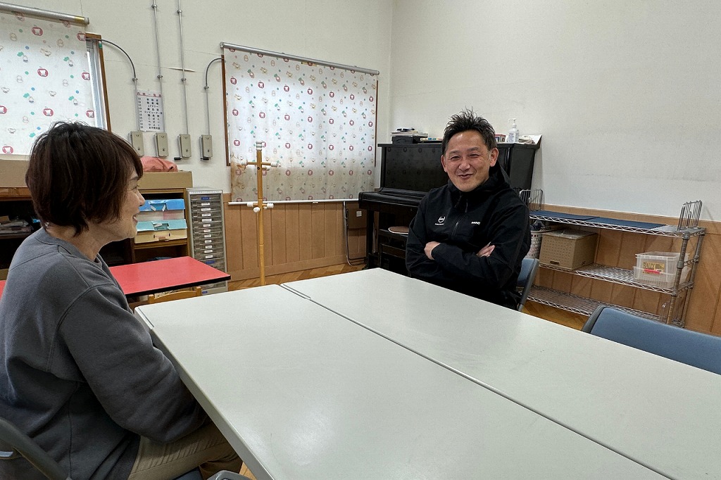 花園保育園ベビーホームでのインタビューの様子